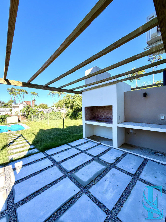 Casa ID.914 - Venta Casa Duplex 3 Dormitorios Con Piscina Pinares, Punta del Este 