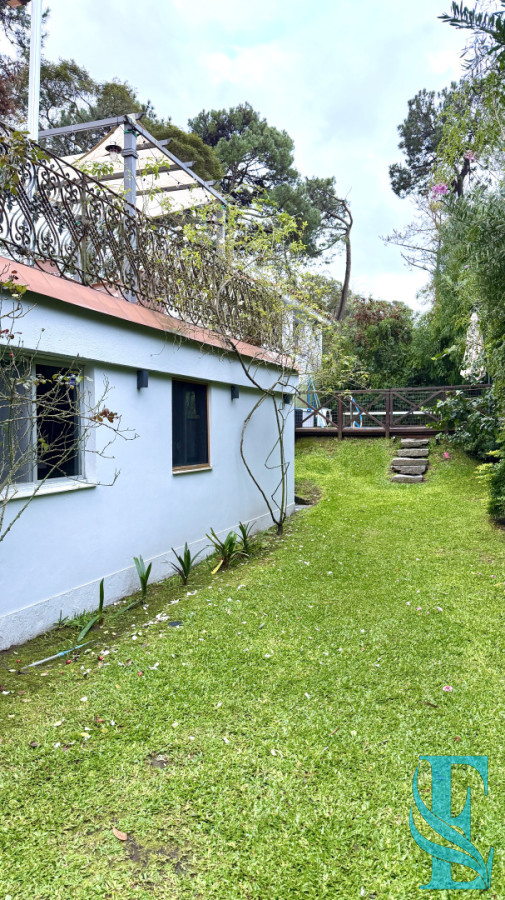 Casa ID.933 - Casa Chalet 3 Dormitorios Con Piscina Y Amplia Barbacoa Pinares, Punta del Este 