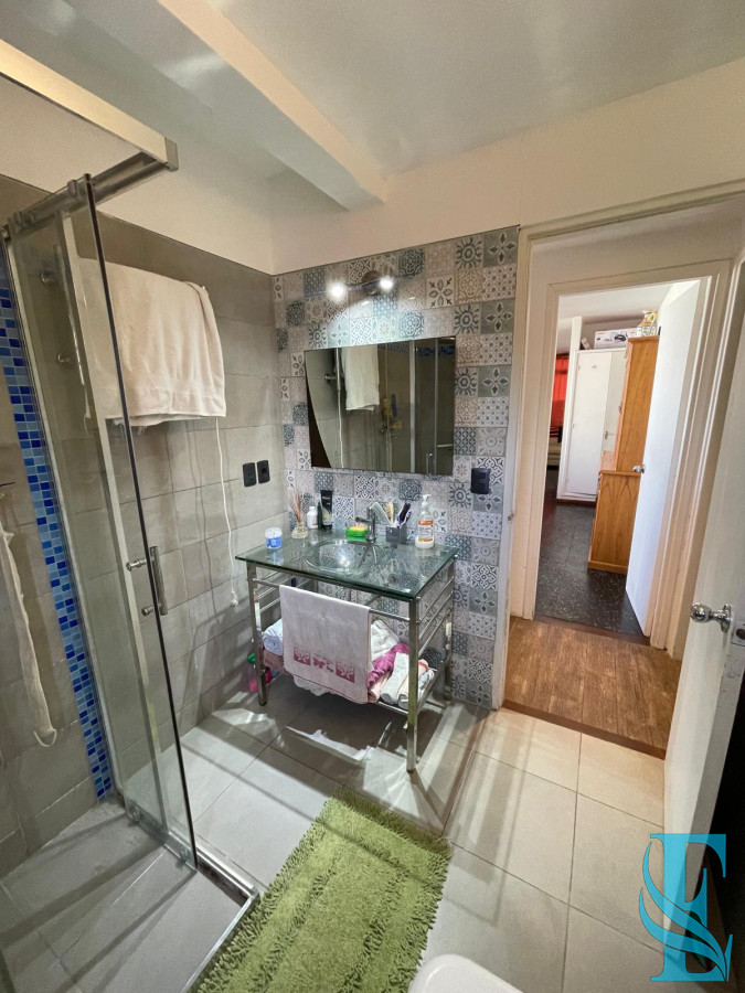 Casa ID.495 - Venta De Dos Apartamentos + Dep En Gran Terreno Con Deposito De 200 M2 A 400mts Del Mar 