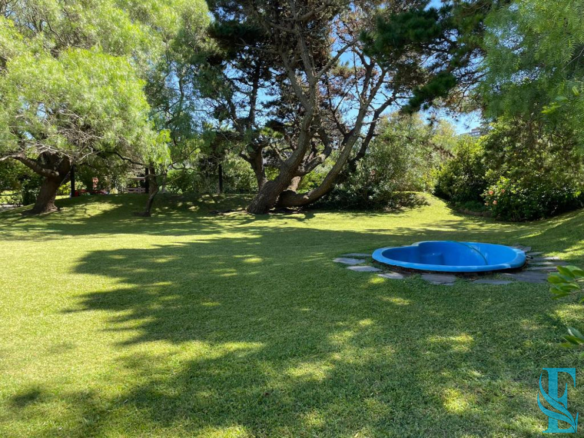 Casa ID.8 - Alquiler Anual Gran Chalet De 5 Dormitorios En Playa Mansa, Punta del Este 