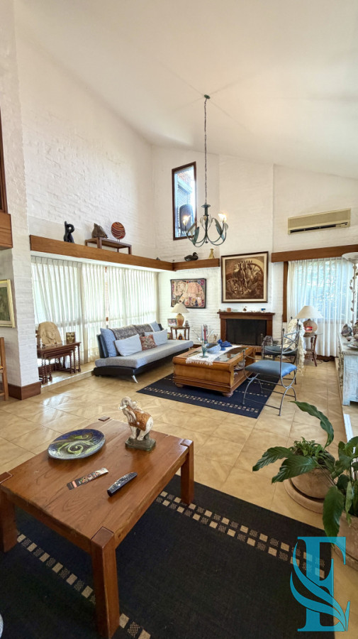 Casa ID.978 - Chalet Con Vista Al Mar 4 Dormitorios + Dep Con Baño Y Piscina Climatizada