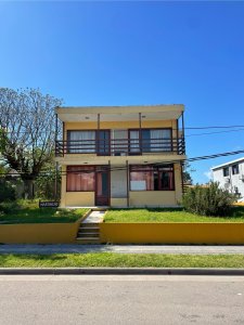 Venta De Dos Apartamentos + Dep En Gran Terreno Con Deposito De 200 M2 A 400mts Del Mar 