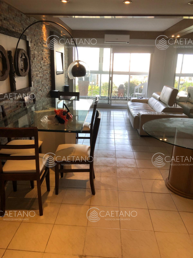 VENTA DE APARTAMENTO DE 1 DORMITORIO Y MEDIO EN AIDY GRILL PUNTA DEL ESTE - DMC16077A