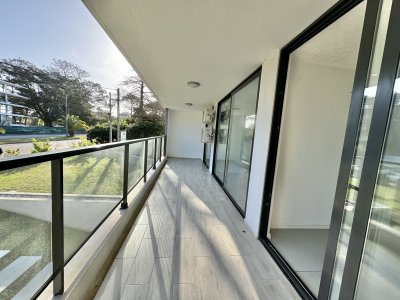 APARTAMENTO EN VENTA DE 2 DORMITORIOS CON PARRILERO PROPIO 
