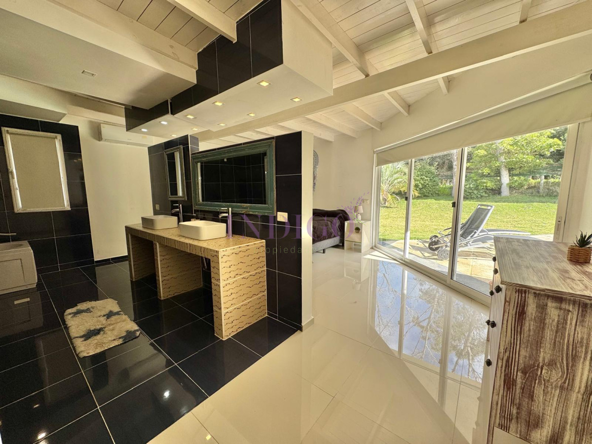 Casa Ref.951 - Casa en venta,  4 dormitorios, Punta Ballena, Uurguay