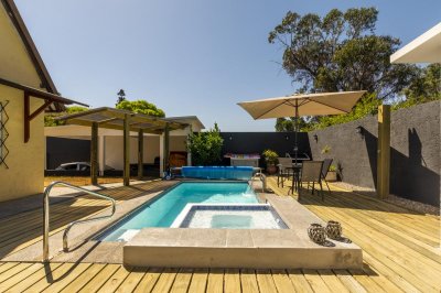 VENTA DE CASA DE 3 DORMITORIOS EN PINARES PUNTA DEL ESTE 