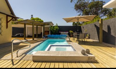 VENTA DE CASA DE 3 DORMITORIOS EN PINARES PUNTA DEL ESTE