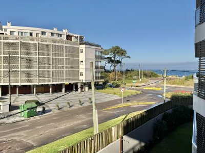 PLAYA MANSA APARTAMENTO CON PARRILLERO PROPIO EN VENTA DE 1 DORMITORIO