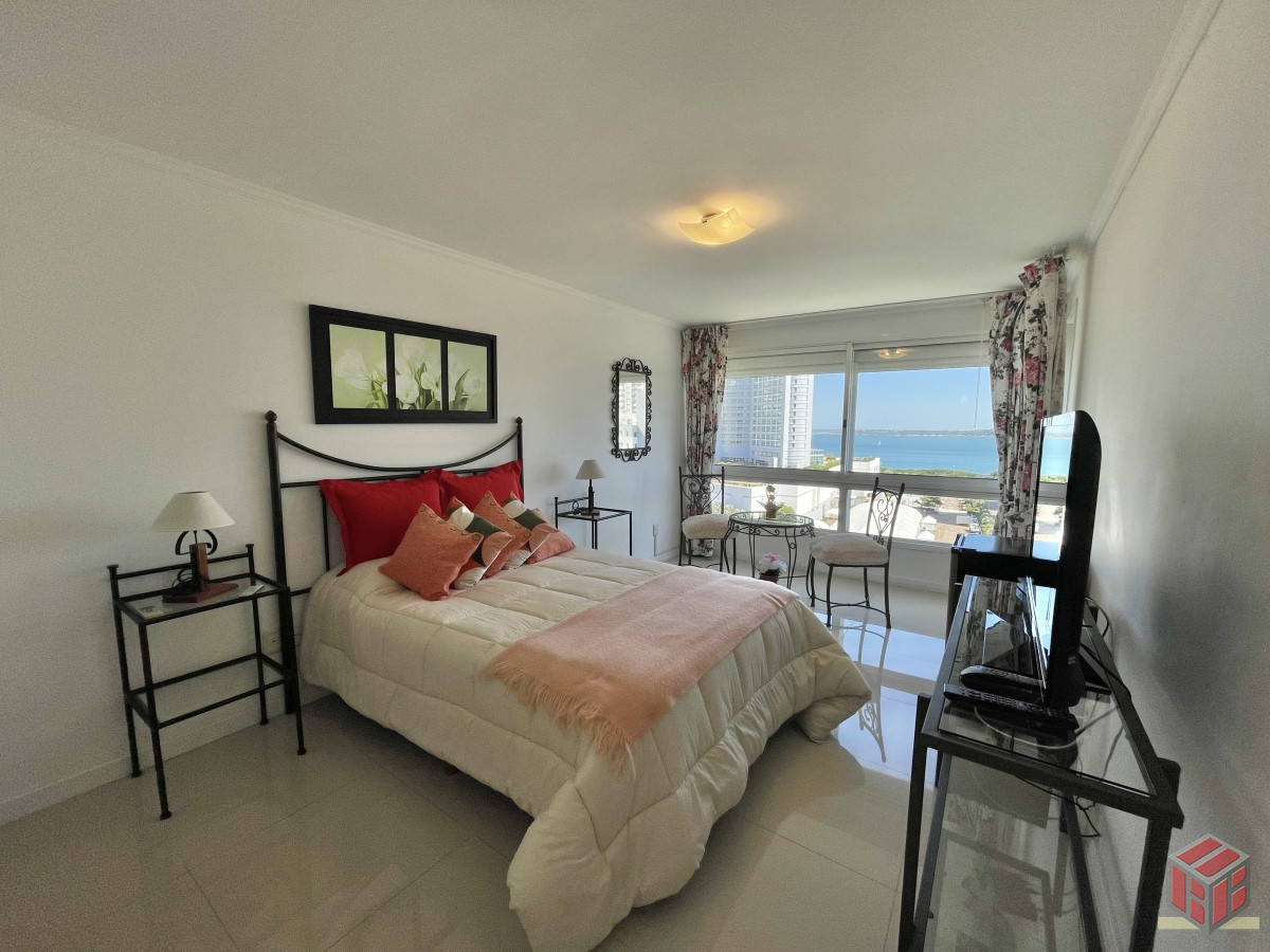 Apartamento ID.8996 - VENTA DE APARTAMENTO DE 3 SUITES CON PARRILLERO PROPIO EN MANSA PUNTA DEL ESTE