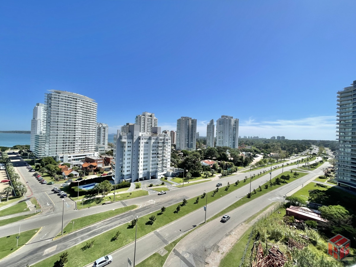 Apartamento ID.8996 - VENTA DE APARTAMENTO DE 3 SUITES CON PARRILLERO PROPIO EN MANSA PUNTA DEL ESTE