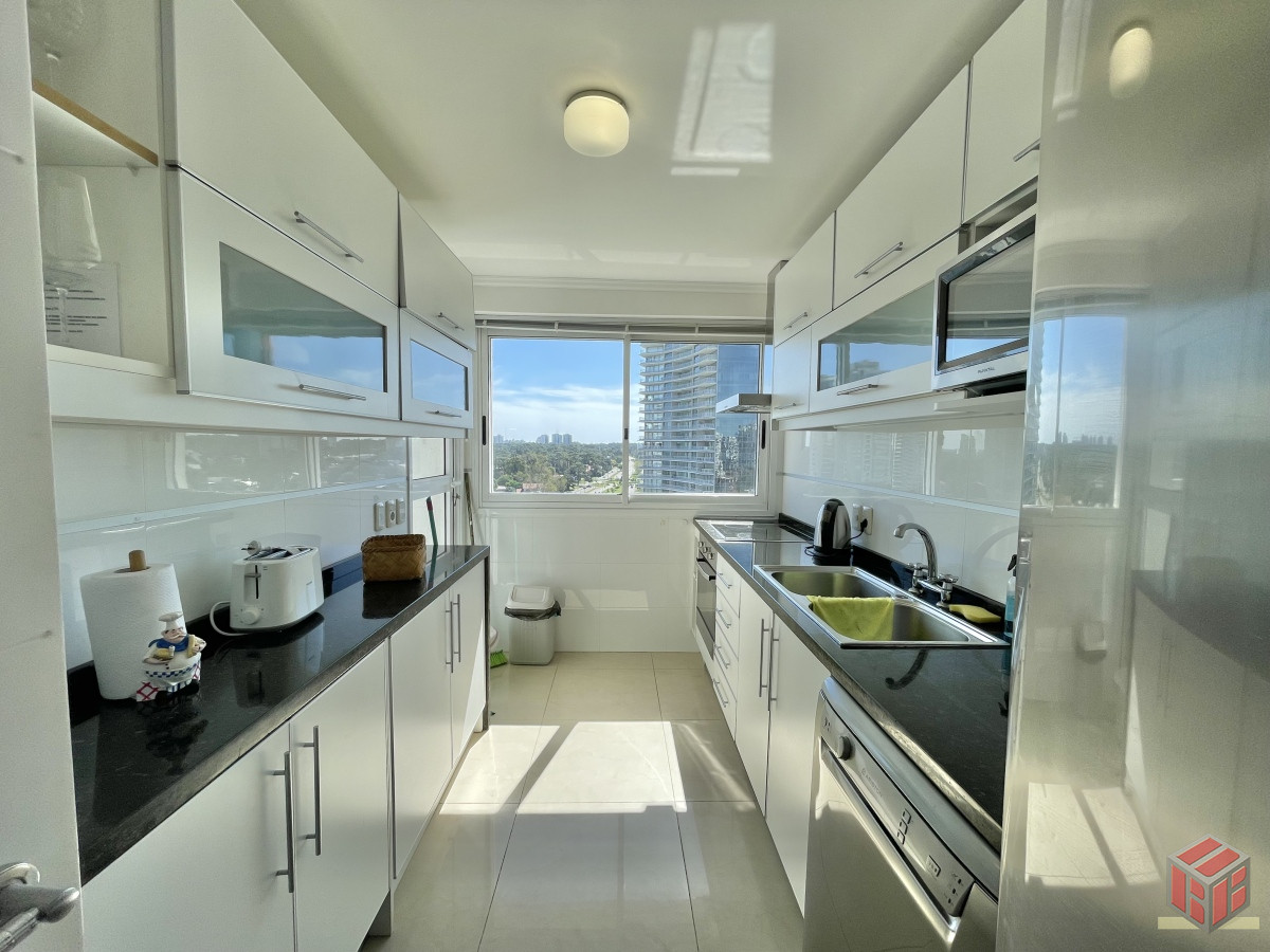 Apartamento ID.8996 - VENTA DE APARTAMENTO DE 3 SUITES CON PARRILLERO PROPIO EN MANSA PUNTA DEL ESTE