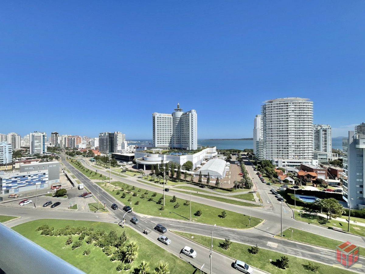 Apartamento ID.8996 - VENTA DE APARTAMENTO DE 3 SUITES CON PARRILLERO PROPIO EN MANSA PUNTA DEL ESTE