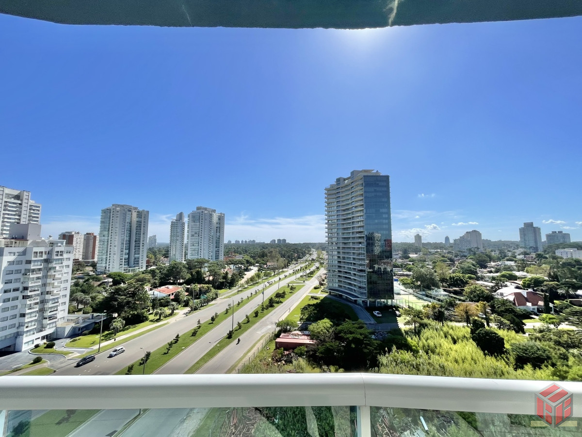 Apartamento ID.8996 - VENTA DE APARTAMENTO DE 3 SUITES CON PARRILLERO PROPIO EN MANSA PUNTA DEL ESTE