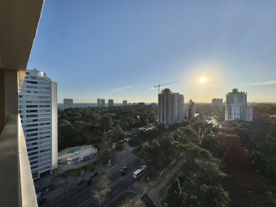 Piso alto en Roosevelt, 1 dormitorio