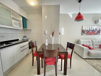 VENTA DE APARTAMENTO DE 1 DORMITORIO EN PENINSULA CON SERVICIOS 