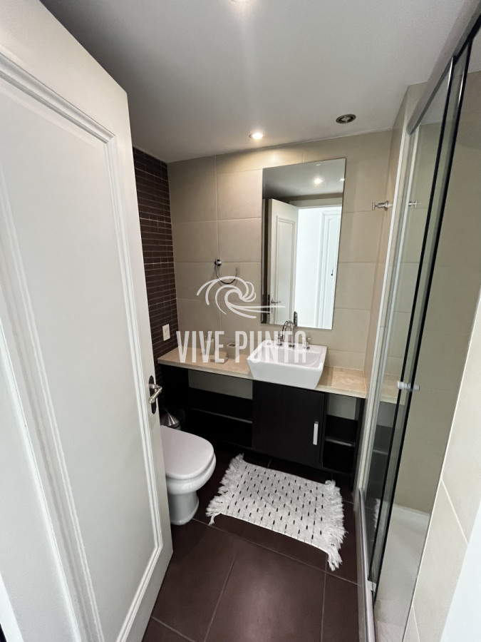 Apartamento ID.780 - En alquiler apartamento de 2 dormitorios 2 baños en parada 1 de Playa Brava 