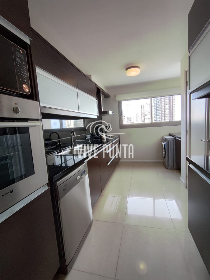Apartamento ID.780 - En alquiler apartamento de 2 dormitorios 2 baños en parada 1 de Playa Brava 
