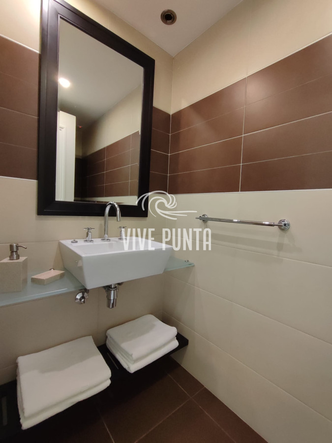 Apartamento ID.780 - En alquiler apartamento de 2 dormitorios 2 baños en parada 1 de Playa Brava 