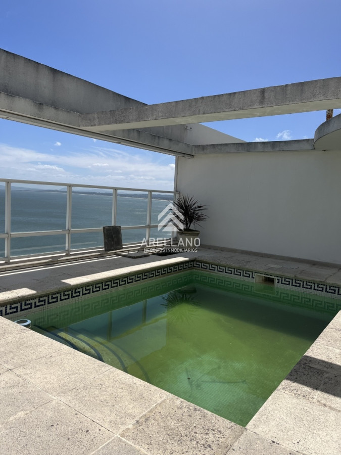 Apartamento ID.1982 - Venta Penthouse de 6 dormitorios Playa Mansa 