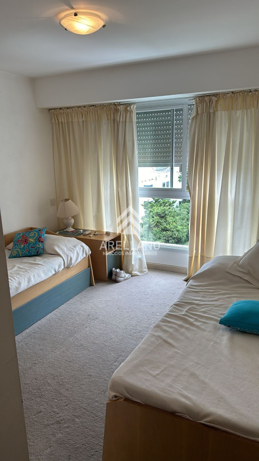 Apartamento ID.3092 - VENTA DE APARTAMENTO DE 3 DORMITORIOS EN BRAVA CON PARRILLERO PROPIO 