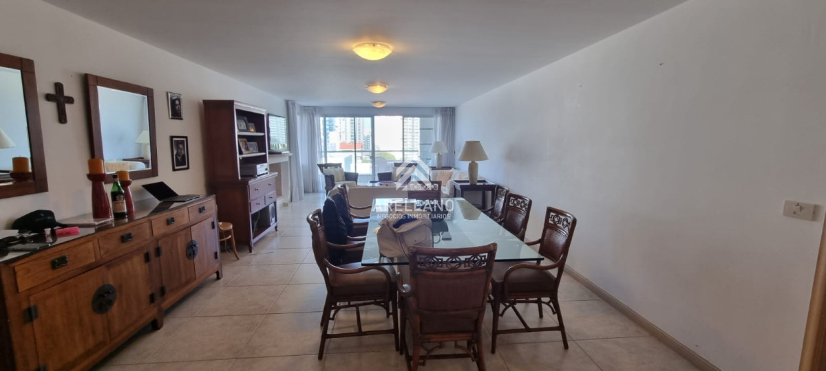 Apartamento ID.3092 - VENTA DE APARTAMENTO DE 3 DORMITORIOS EN BRAVA CON PARRILLERO PROPIO 