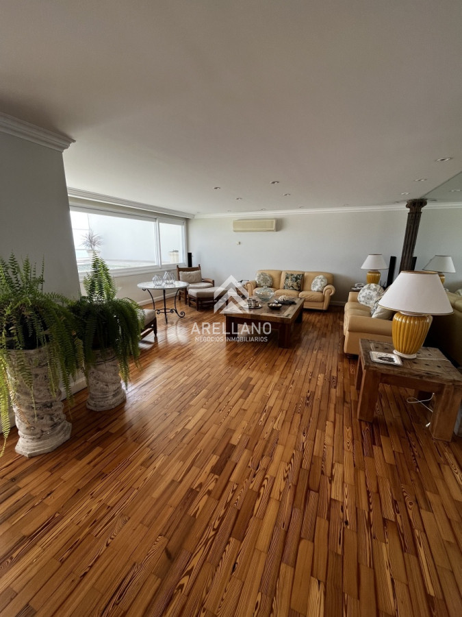Apartamento ID.1982 - Venta Penthouse de 6 dormitorios Playa Mansa 