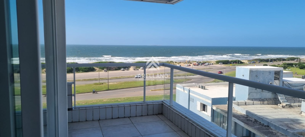 Apartamento ID.3092 - VENTA DE APARTAMENTO DE 3 DORMITORIOS EN BRAVA CON PARRILLERO PROPIO 