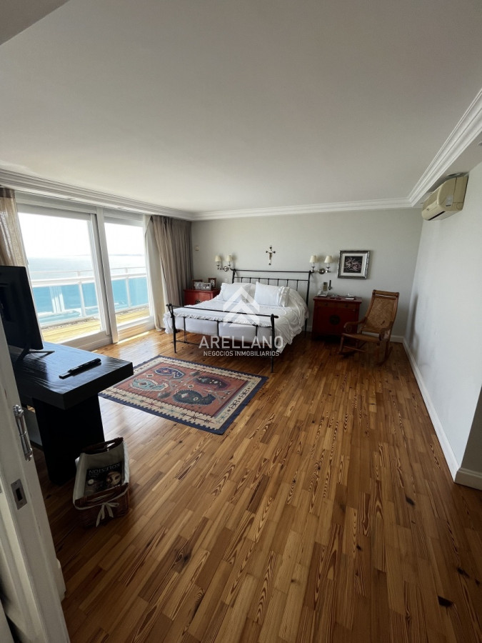 Apartamento ID.1982 - Venta Penthouse de 6 dormitorios Playa Mansa 