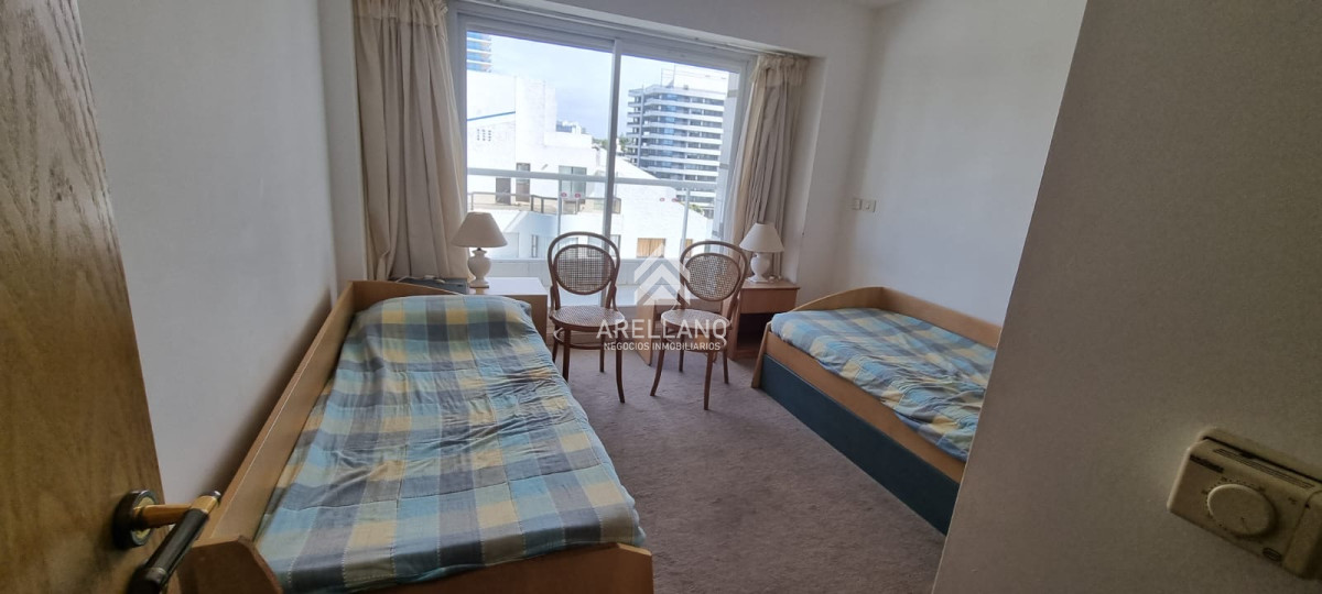 Apartamento ID.3092 - VENTA DE APARTAMENTO DE 3 DORMITORIOS EN BRAVA CON PARRILLERO PROPIO 