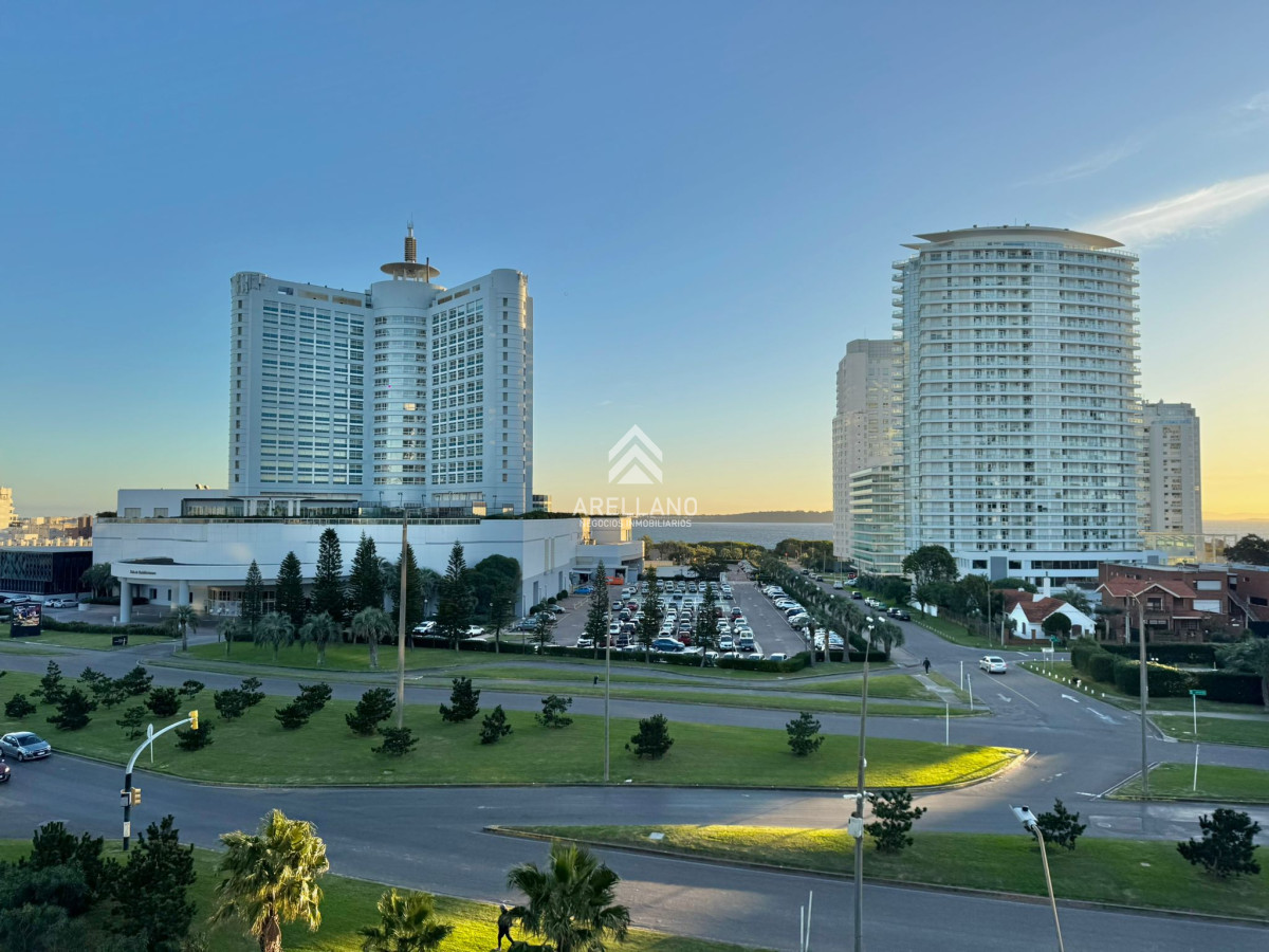 Apartamento ID.4859 - CASINO TOWER VENTA DE APARTAMENTO 2 SUITES - PUNTA DEL ESTE