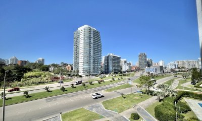 apartamento de 2 DORMITORIOS playa mansa