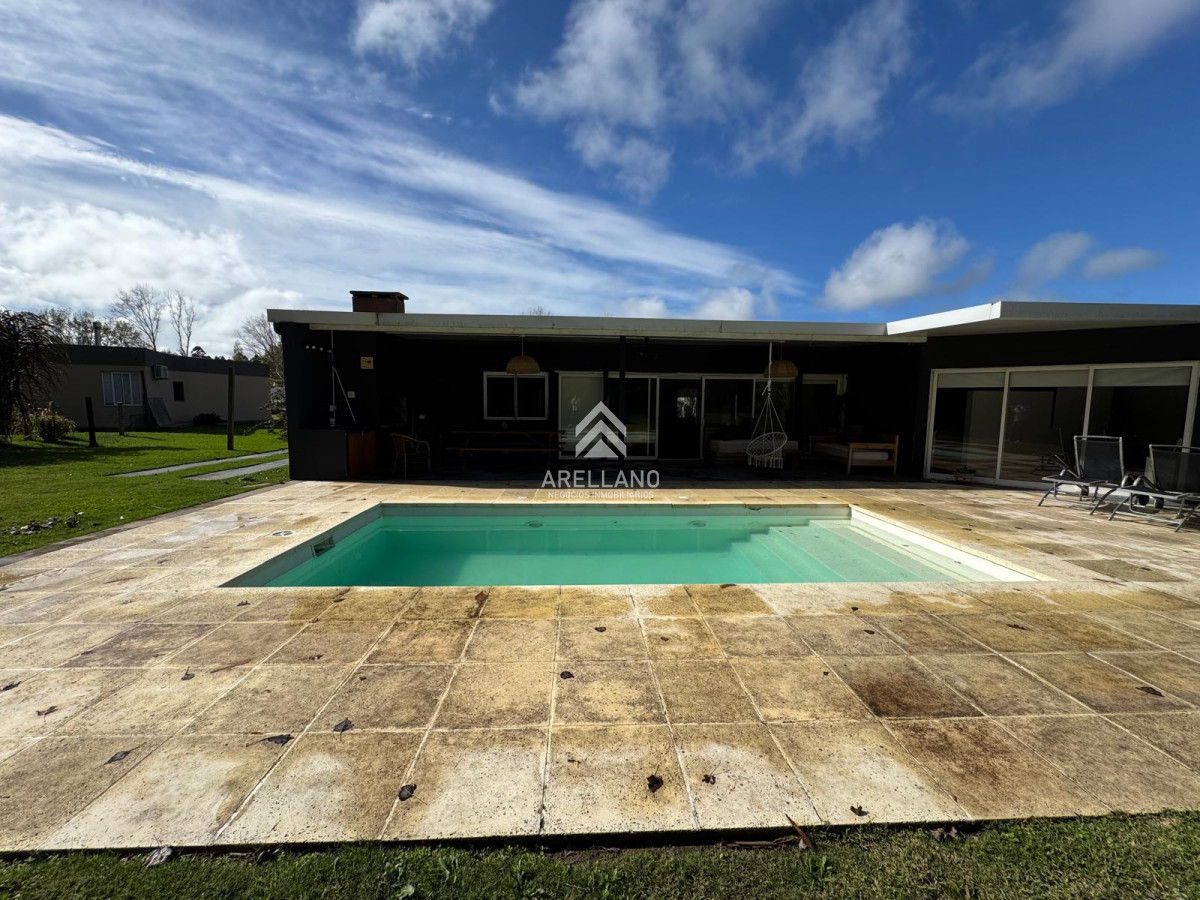 Casa ID.4887 - Casa en venta de 4 dormitorios, piscina Punta Ballena
