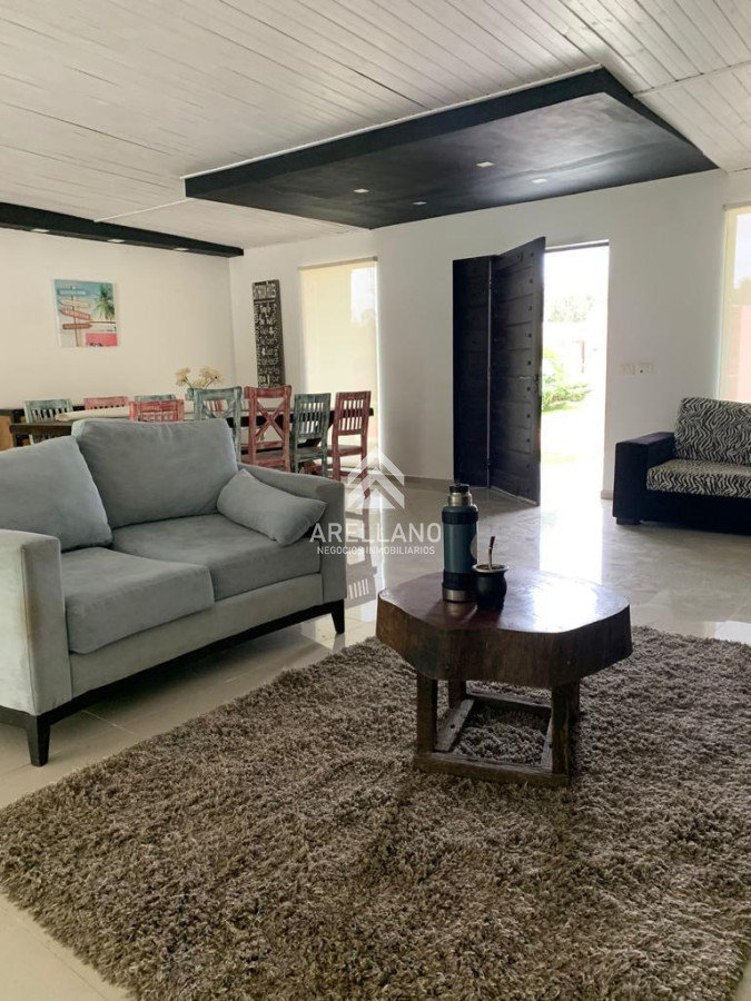 Casa ID.4887 - Casa en venta de 4 dormitorios, piscina Punta Ballena