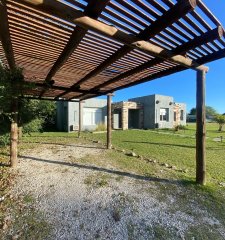 VENTA CASA DE 3 DORMITORIOS EN BARRIO VERDE MORA PUNTA BALLENA