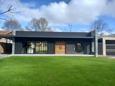 VENTA DE CASA DE 3 DORMITORIOS A ESTRENAR EN ZONA GOLF PUNTA DEL ESTE 
