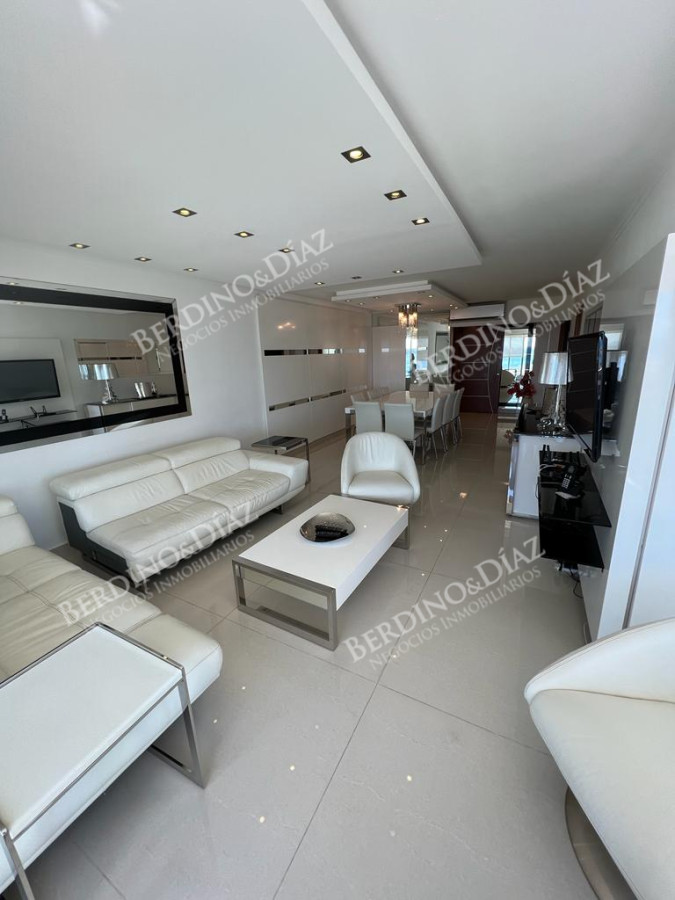 Apartamento ID.2807 - VENTA APARTAMENTO MANSA . DE 3 DORMITORIOS Y DEPENDENCIA