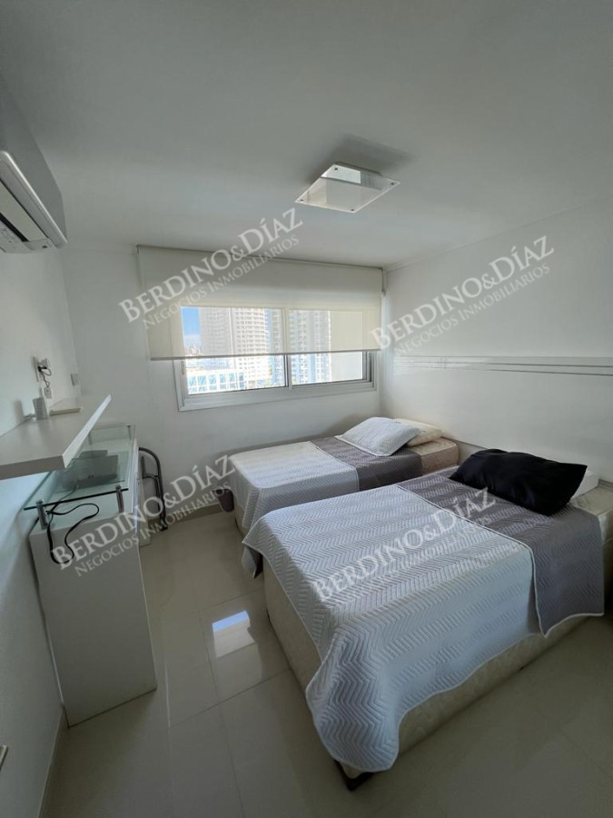 Apartamento ID.2807 - VENTA APARTAMENTO MANSA . DE 3 DORMITORIOS Y DEPENDENCIA