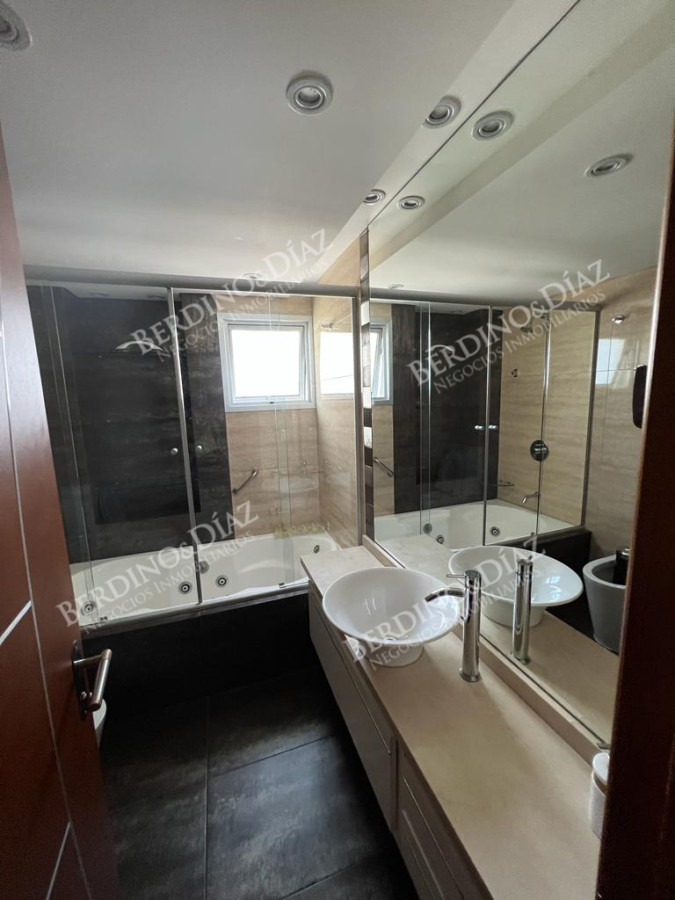 Apartamento ID.2807 - VENTA APARTAMENTO MANSA . DE 3 DORMITORIOS Y DEPENDENCIA