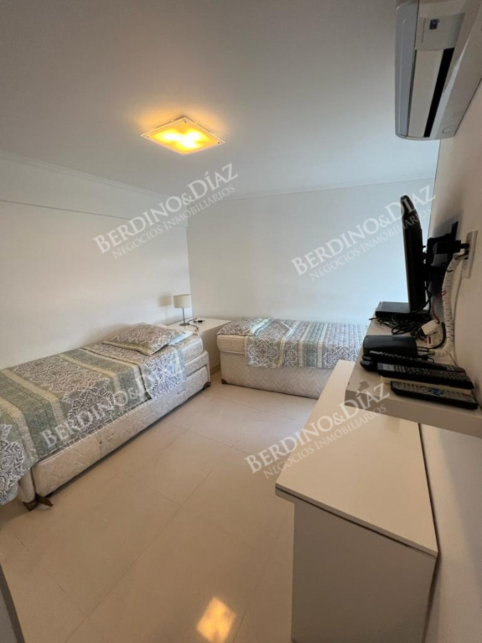 Apartamento ID.2807 - VENTA APARTAMENTO MANSA . DE 3 DORMITORIOS Y DEPENDENCIA