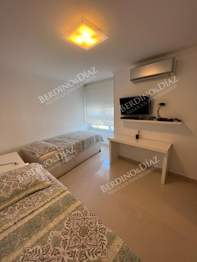 Apartamento ID.2807 - VENTA APARTAMENTO MANSA . DE 3 DORMITORIOS Y DEPENDENCIA