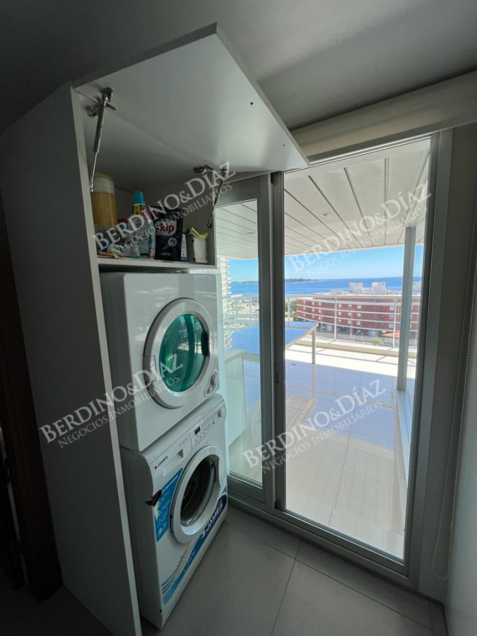Apartamento ID.2807 - VENTA APARTAMENTO MANSA . DE 3 DORMITORIOS Y DEPENDENCIA