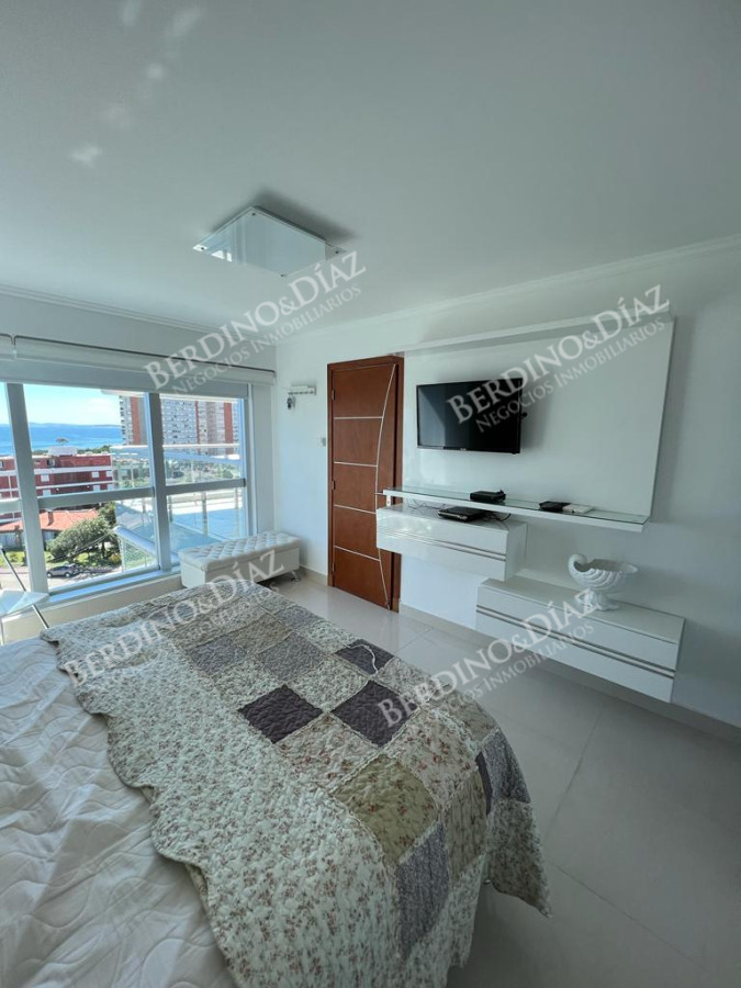 Apartamento ID.2807 - VENTA APARTAMENTO MANSA . DE 3 DORMITORIOS Y DEPENDENCIA