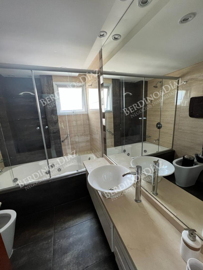 Apartamento ID.2807 - VENTA APARTAMENTO MANSA . DE 3 DORMITORIOS Y DEPENDENCIA