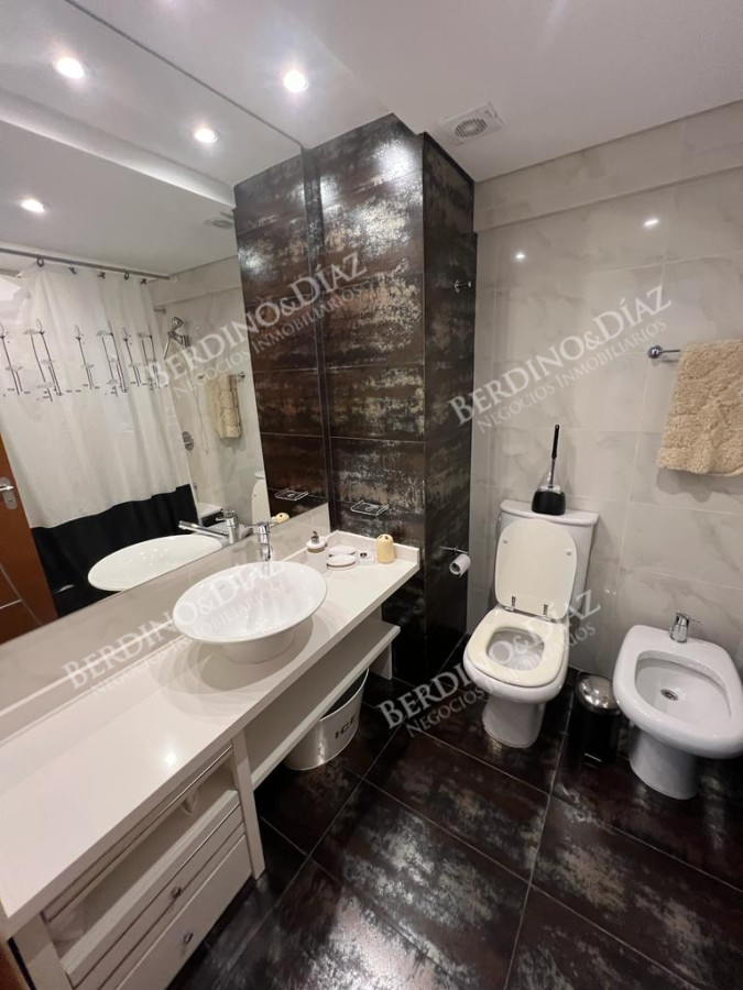 Apartamento ID.2807 - VENTA APARTAMENTO MANSA . DE 3 DORMITORIOS Y DEPENDENCIA