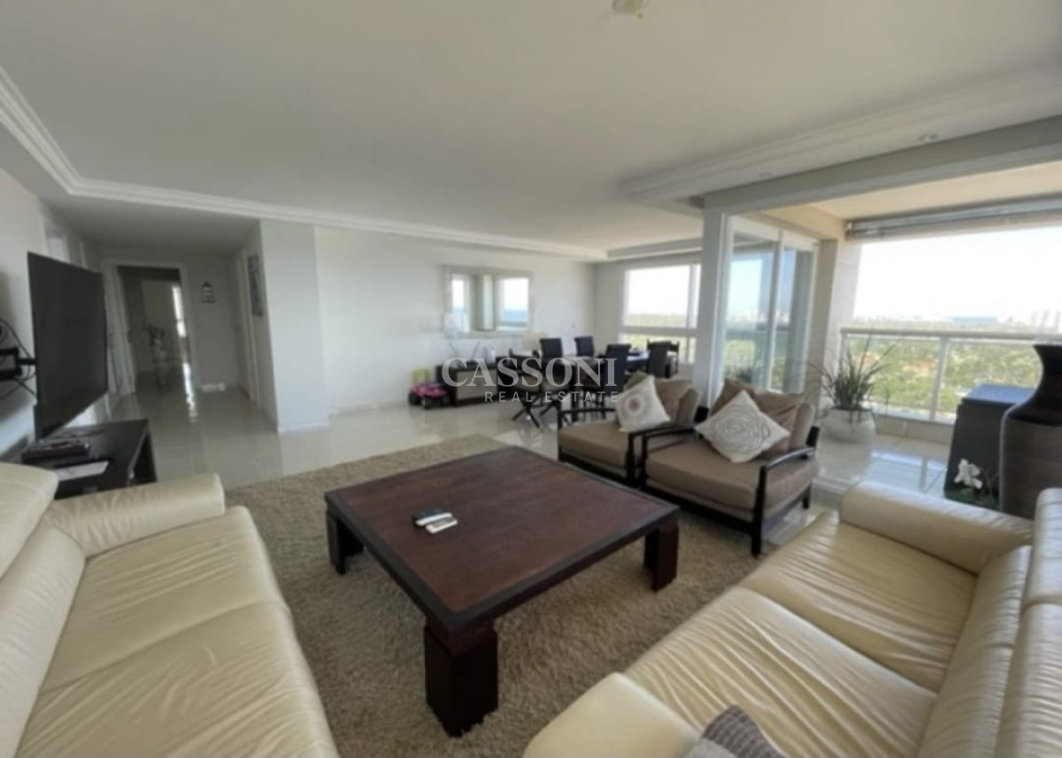 Apartamento ID.1913 - VENTA DE APARTAMENTO DE 3 SUITES Y DEPENDENCIA EN EDIFICIO LE JARDIN EN MANSA PUNTA DEL ESTE 