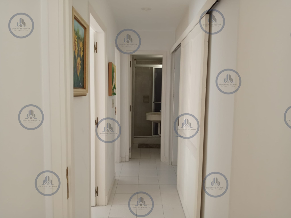 Apartamento ID.3068 - Apartamento de 3 Dormitorios en Playa Mansa, Punta del Este, en Venta