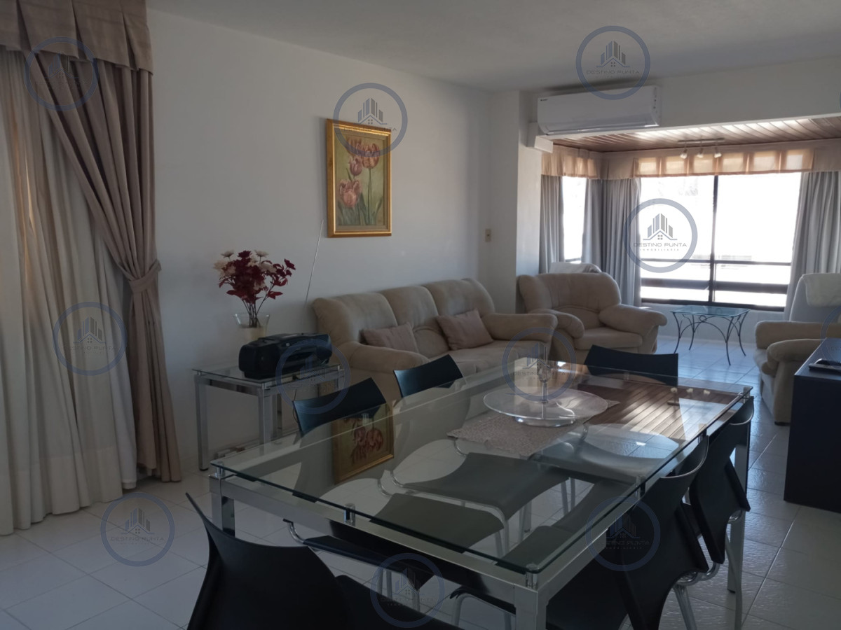 Apartamento ID.3068 - Apartamento de 3 Dormitorios en Playa Mansa, Punta del Este, en Venta