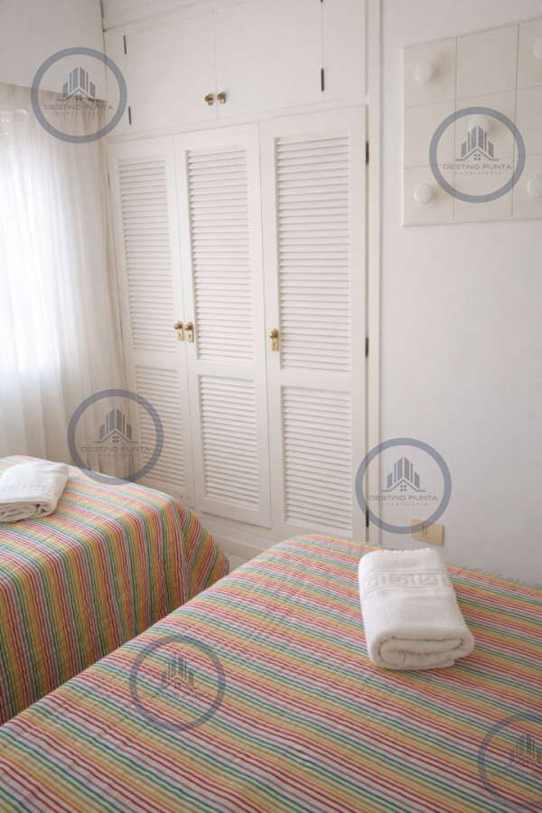 Apartamento ID.3068 - Apartamento de 3 Dormitorios en Playa Mansa, Punta del Este, en Venta