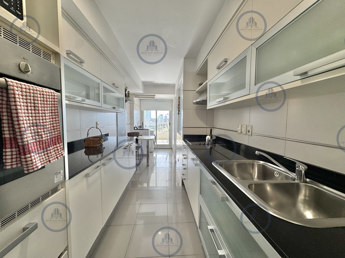 Apartamento ID.3067 - Excelente Apartamento de 3 Dormitorios a metros de Playa Mansa, en Venta
