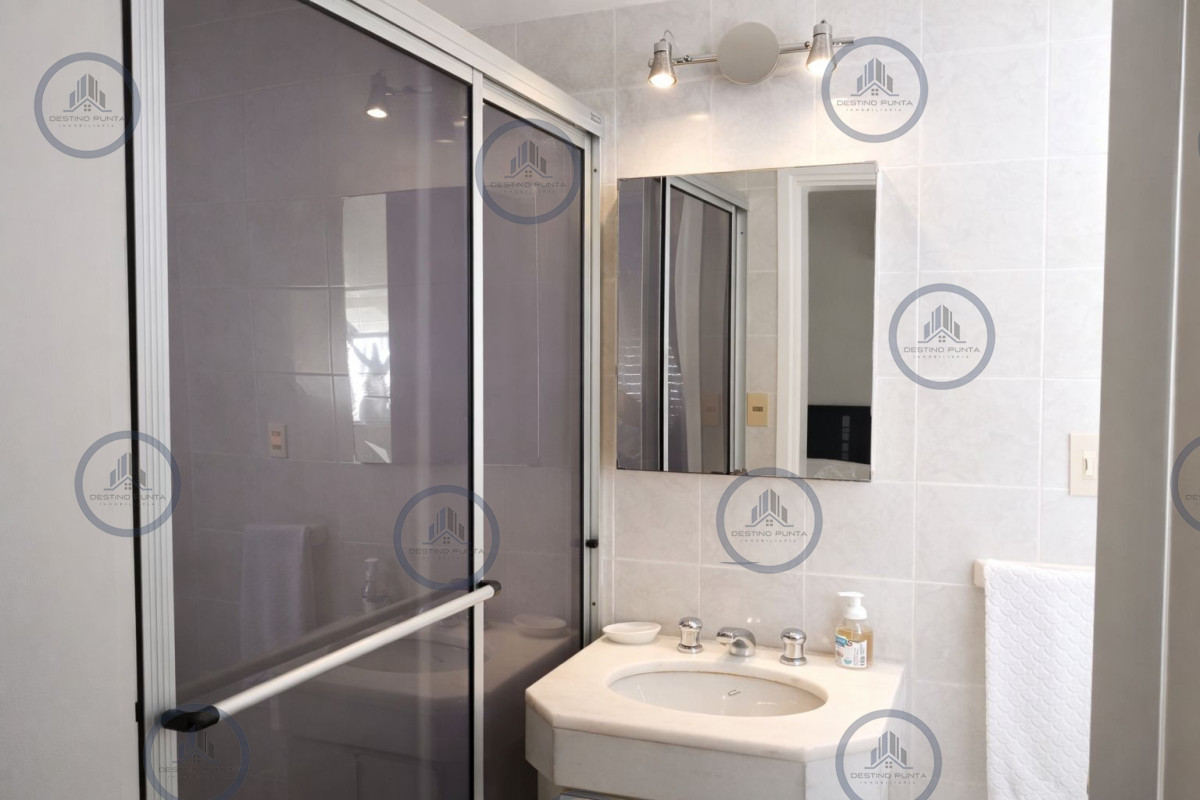 Apartamento ID.3068 - Apartamento de 3 Dormitorios en Playa Mansa, Punta del Este, en Venta